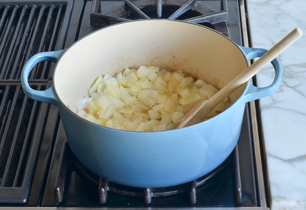 Dutch oven of cooked onions.