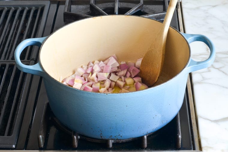 shallots in pot