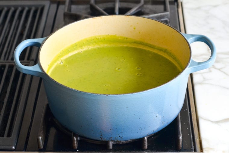 finished pea soup in pot