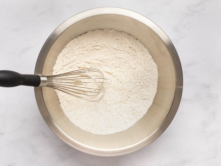 whisked dry ingredients in bowl