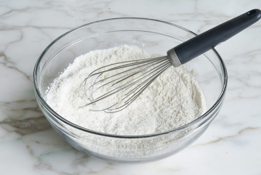 whisked dry ingredients in bowl