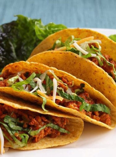 Plate of chicken tacos.