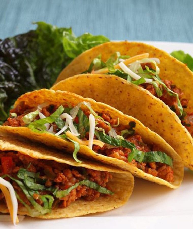 Plate of chicken tacos.