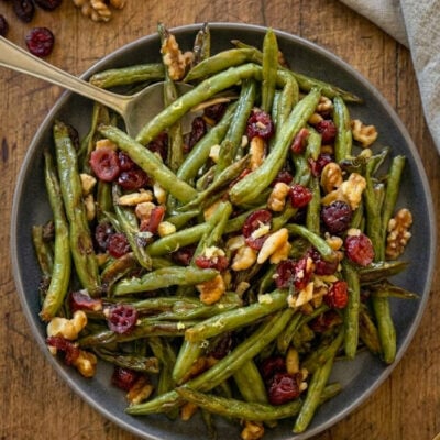 Roasted green beans with cranberries and walnuts