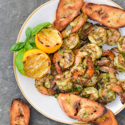 Plate of grilled shrimp with pesto.