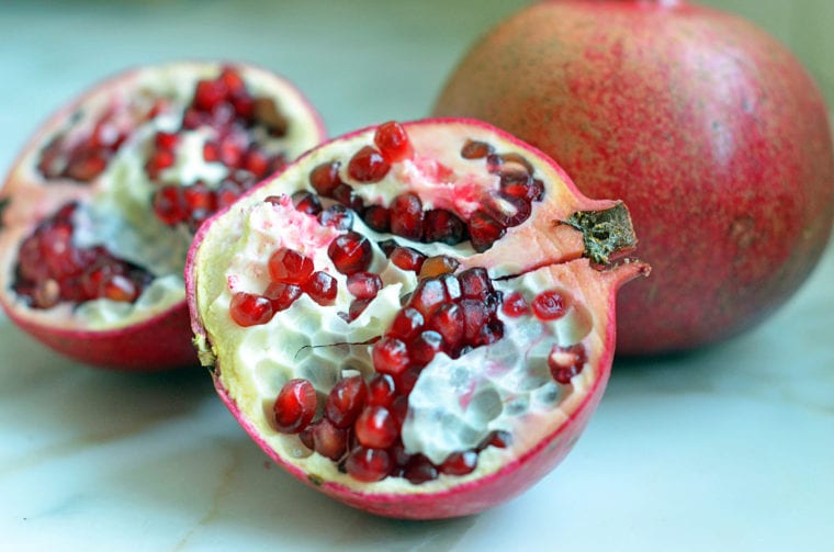 how to de-seed a pomegranate
