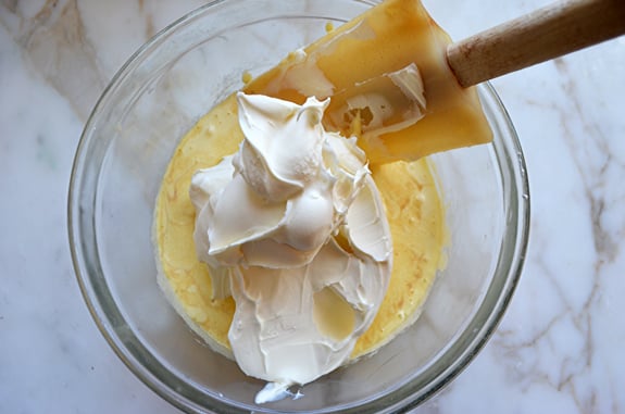Pile of mascarpone in a bowl.