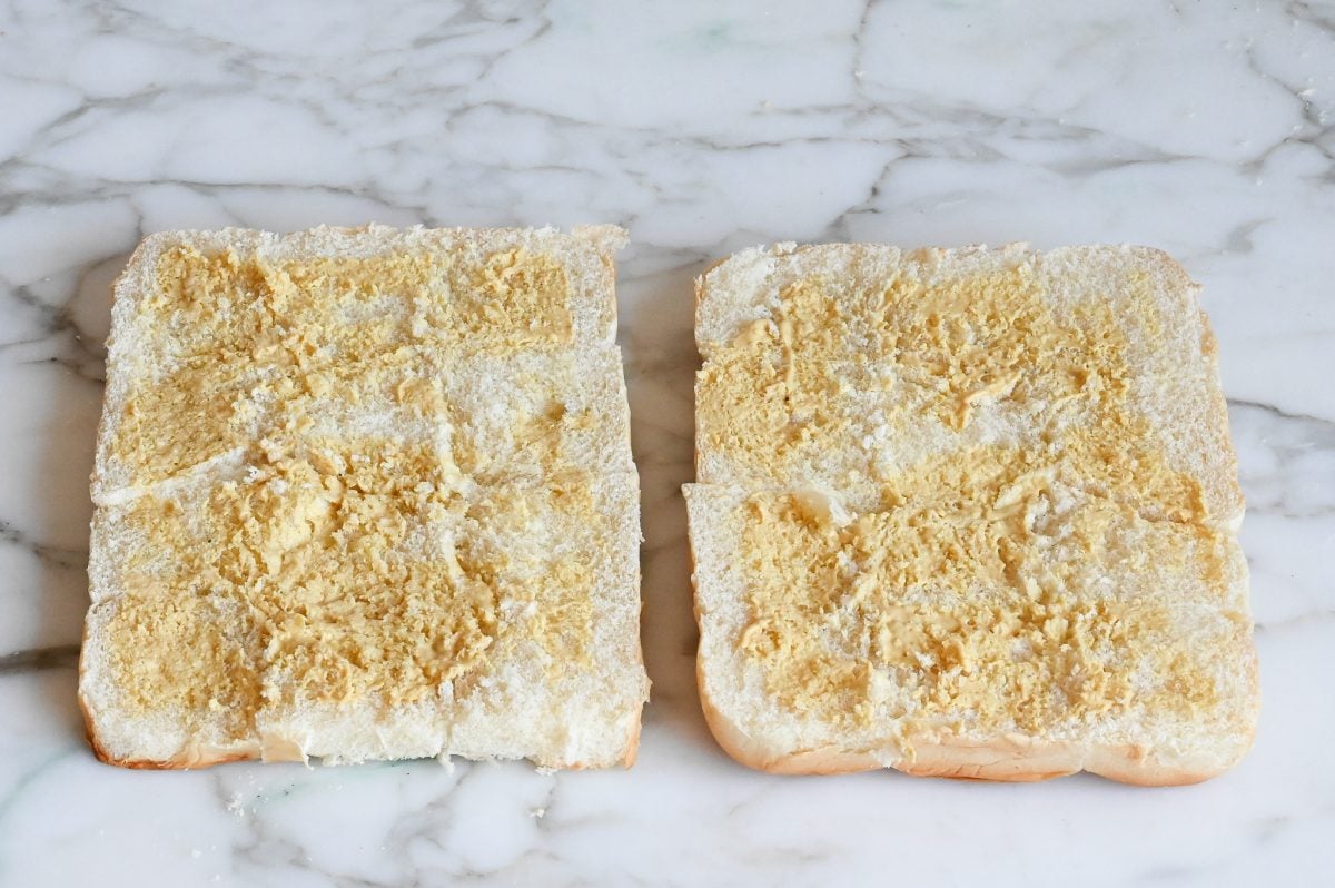 rolls with mustard.