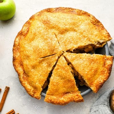 sliced apple pie