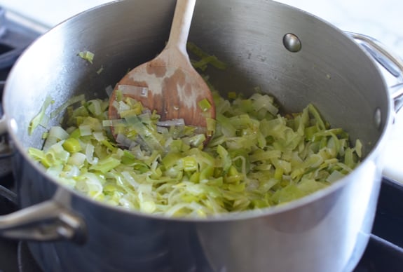 Pan of cooked leeks.