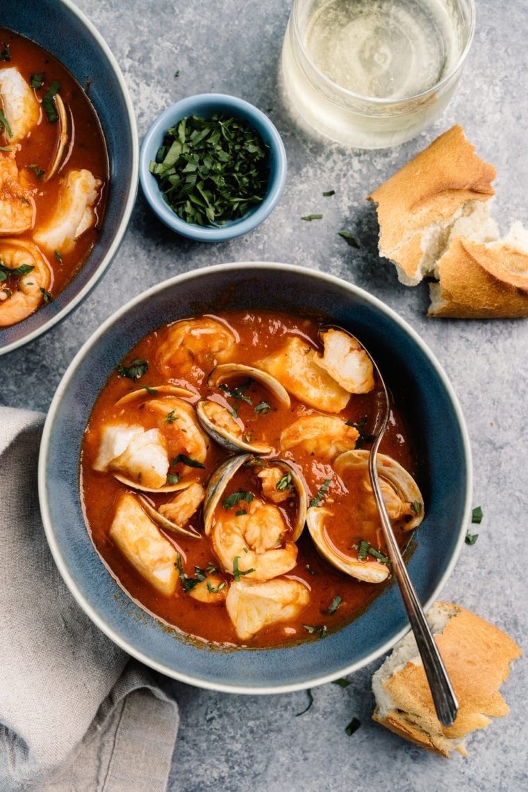 Blue bowls of cioppino.