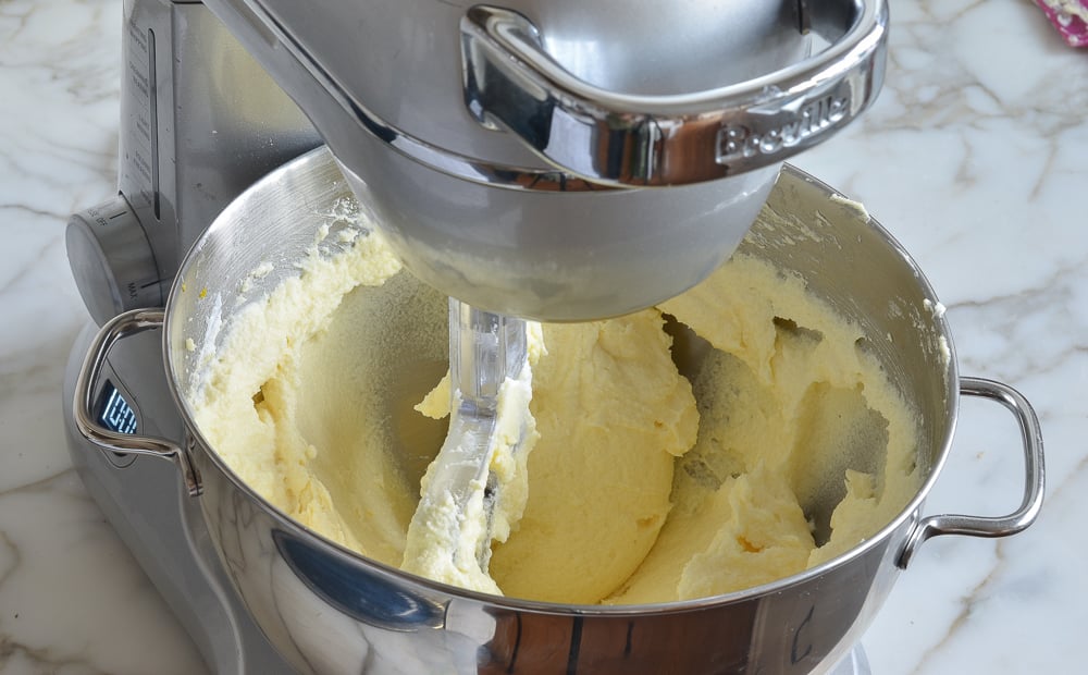 Stand mixer of batter.