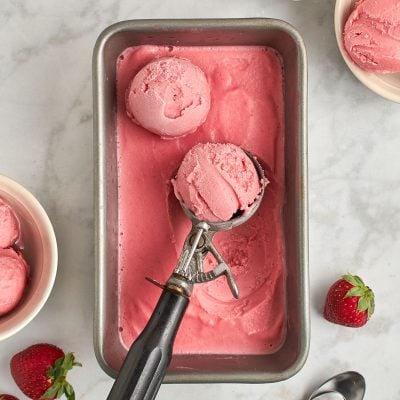 strawberry frozen yogurt with scooper
