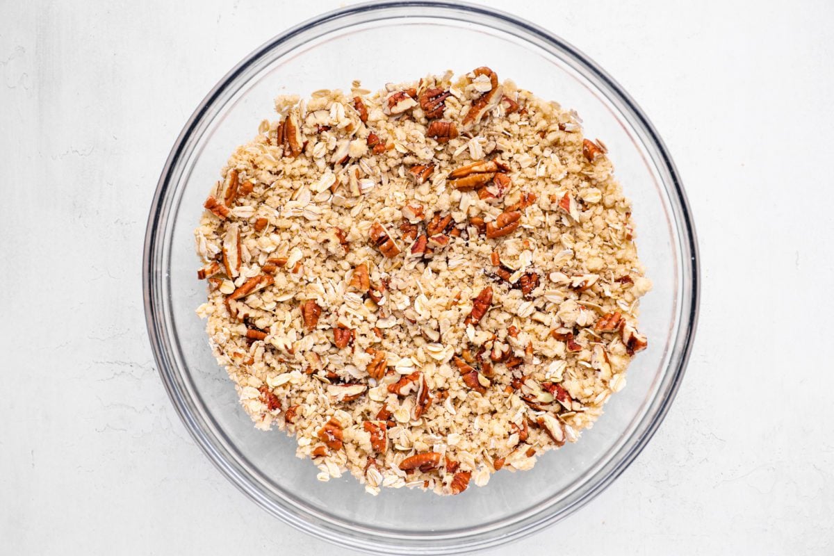 Topping mixture with oats and pecans mixed in.