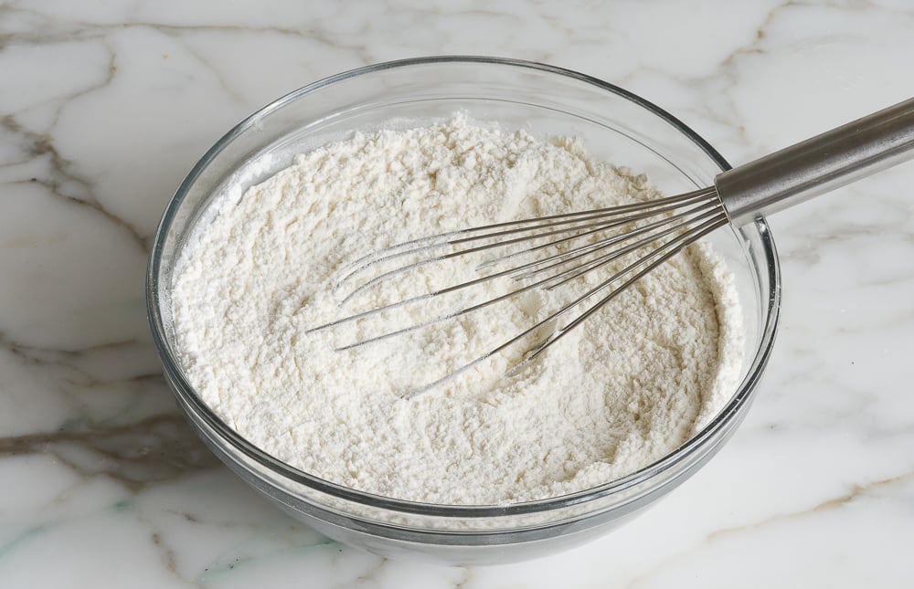 whisked dry ingredients in bowl