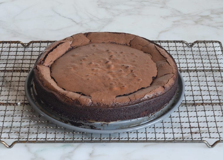 cooling flourless chocolate cake