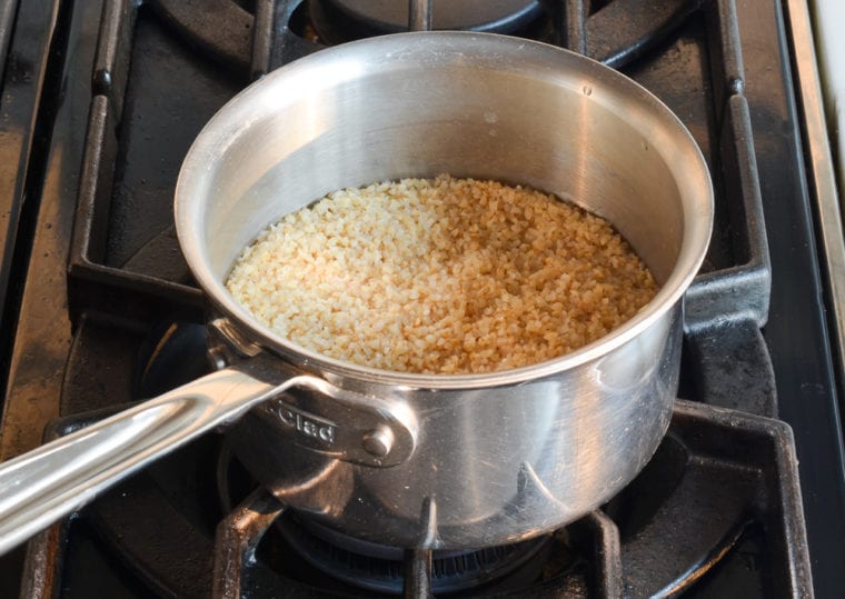 Pan of cooked bulgur.