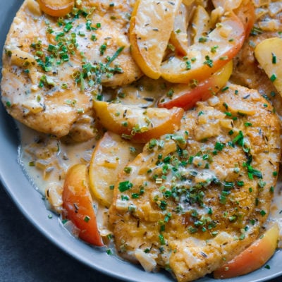 Chicken fricassee with apples on a plate.