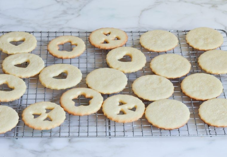 Linzer cookies on a wire rack.