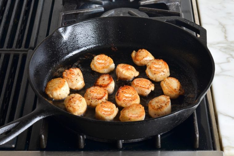 searing scallops on second side