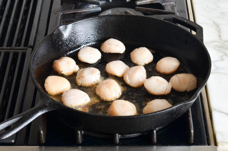 searing scallops on first side