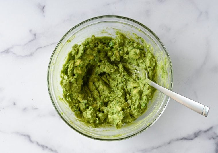 guacamole in bowl.