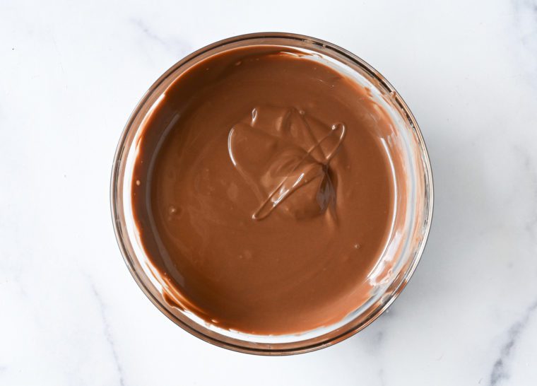 Bowl of melted chocolate.