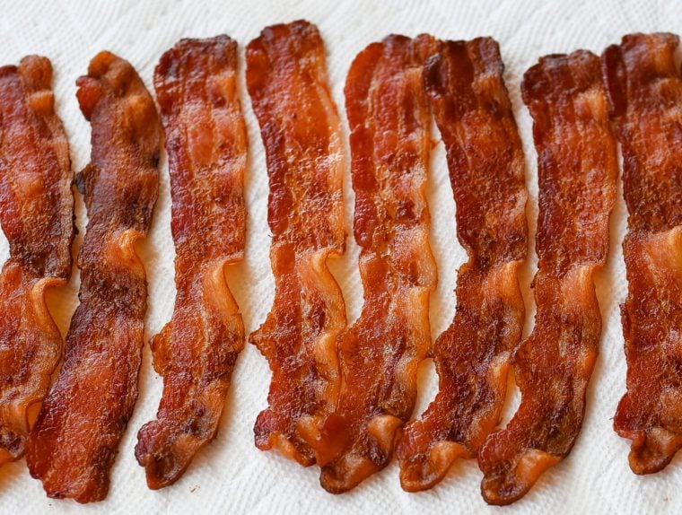 Bacon draining on paper towels.