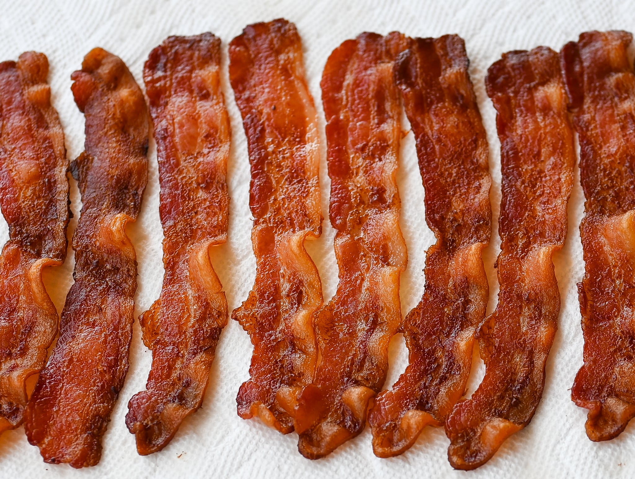Bacon draining on paper towels.