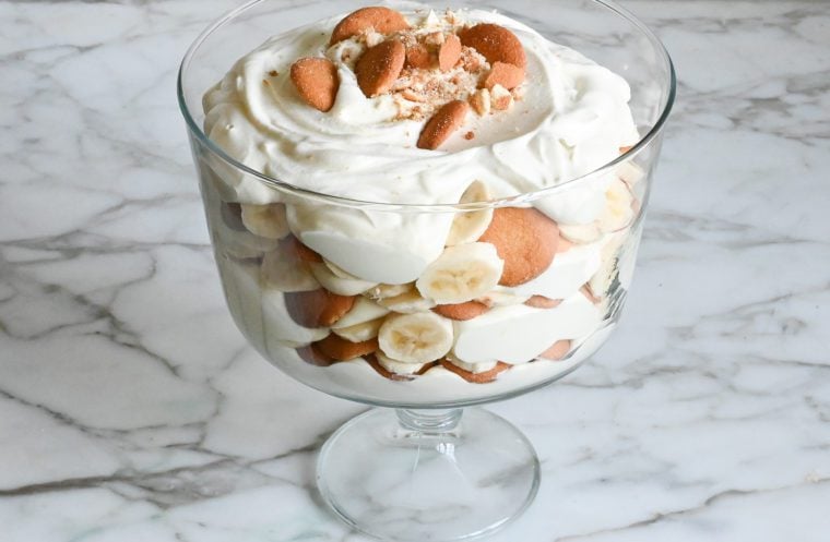 layered banana pudding with Nilla wafers on top