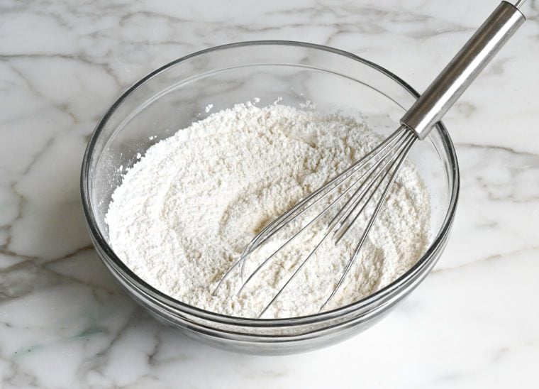whisked dry ingredients in bowl