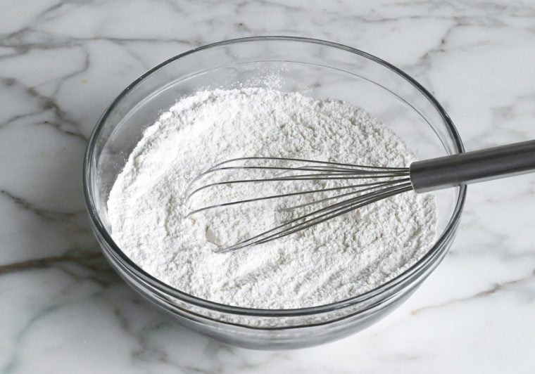 whisked dry ingredients in bowl