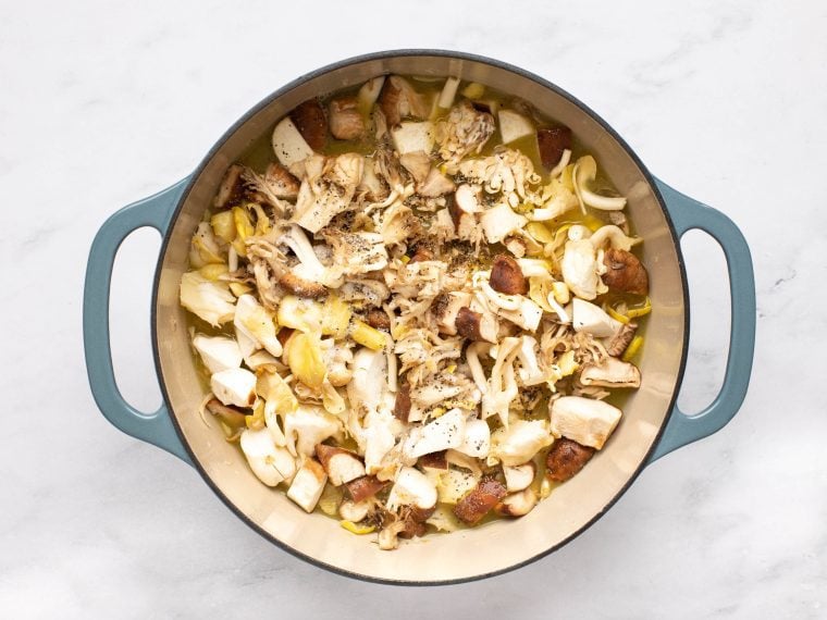 mushrooms in pot