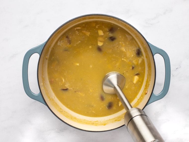 pureeing the soup