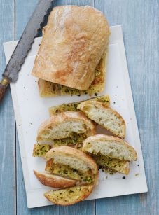 sliced garlic bread