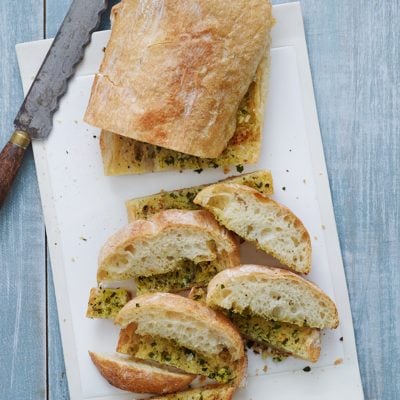 sliced garlic bread