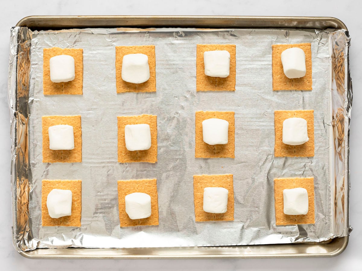 marshmallow in center of each graham cracker
