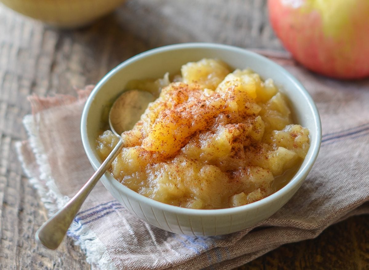 bowl of applesauce