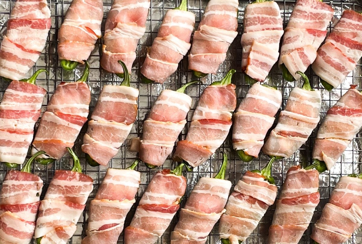 rack with all wrapped jalapeño halves on rack over baking sheet