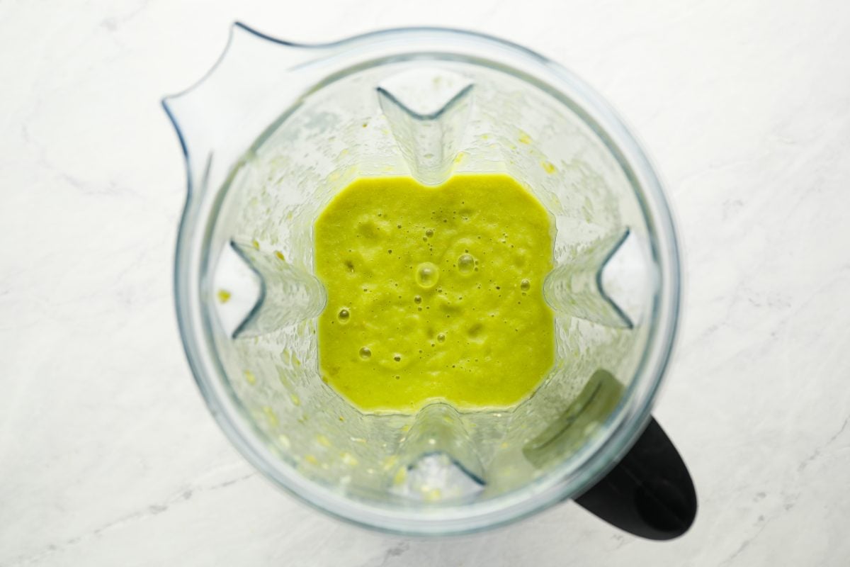 blended tomatillo sauce in blender.