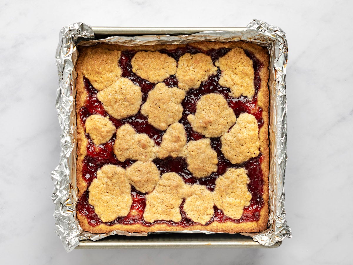 baked raspberry jam bars.