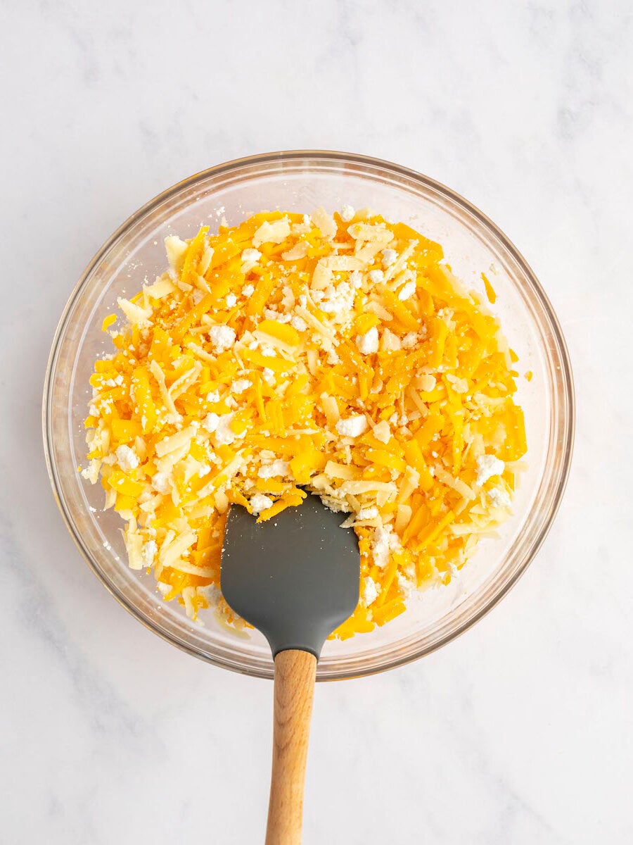 cheese mixture for khachapuri in bowl