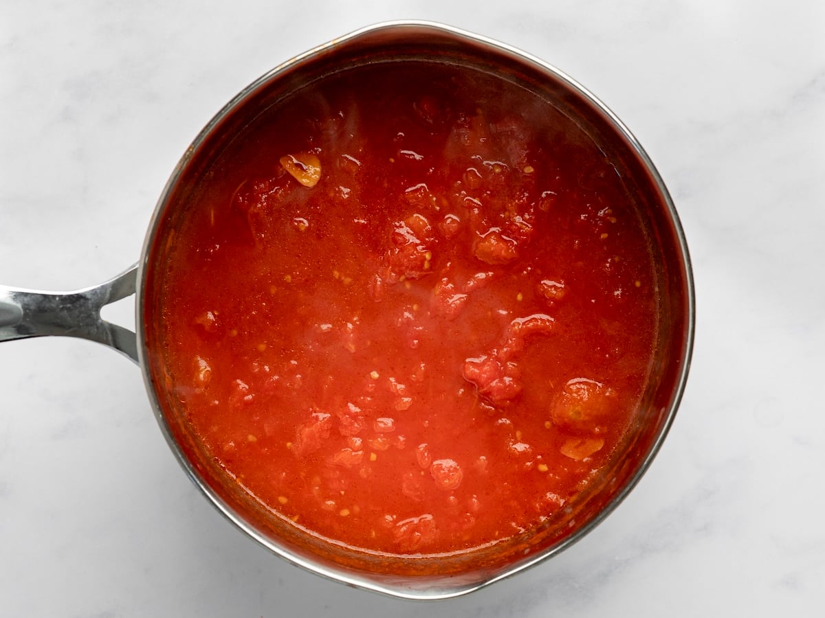 tomato sauce in pot.