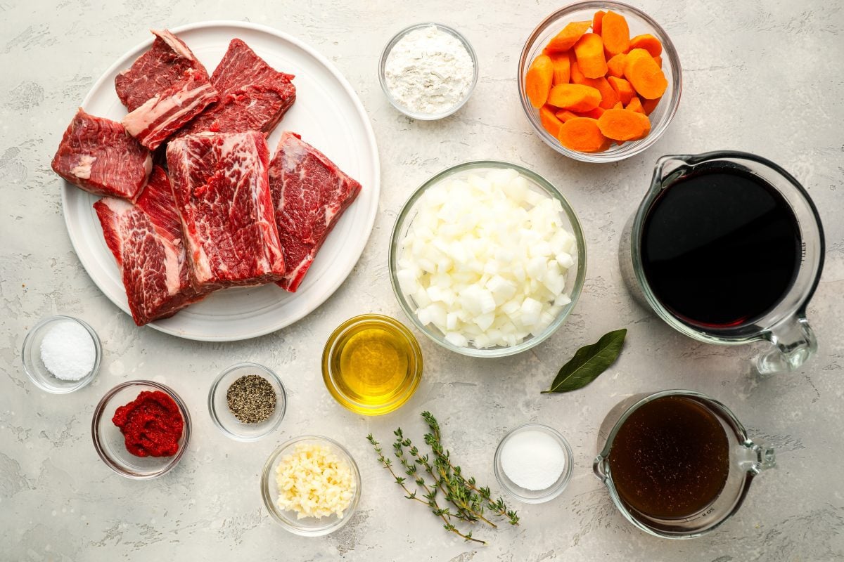 Braised short ribs ingredients.