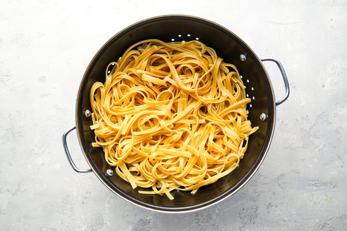 cooked pasta in colander