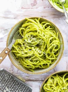 Pesto pasta bowls