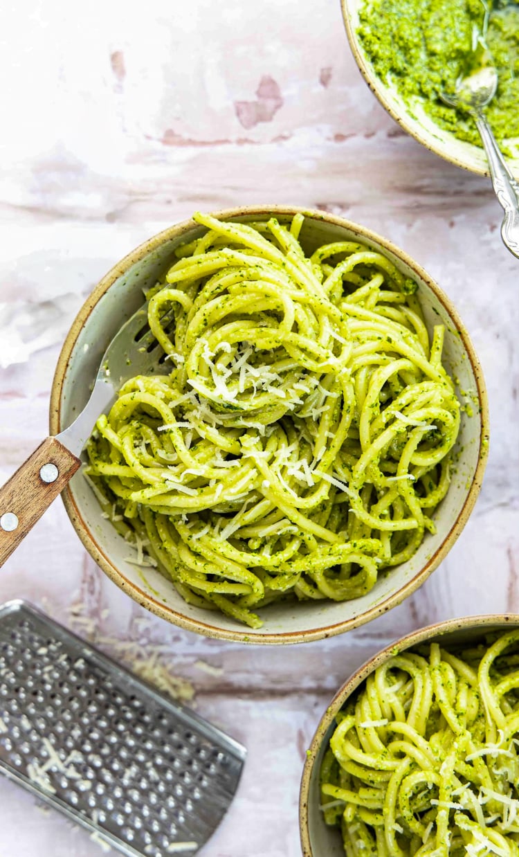 Pesto pasta bowls
