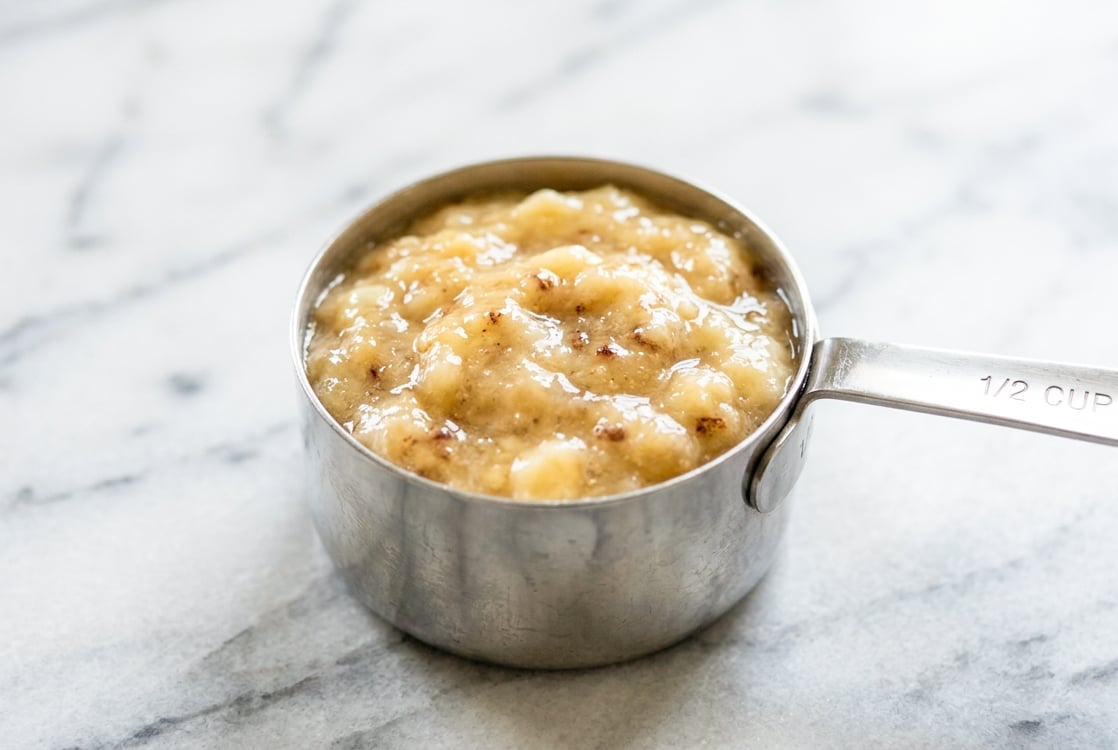 mashed bananas in measuring cup