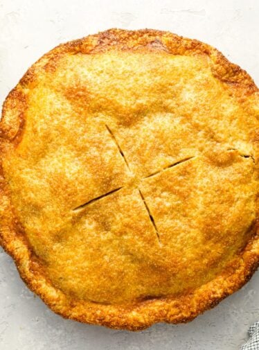 Fresh baked homemade apple pie.